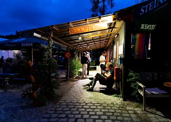 Tent - Youth Only - Buchung Leider Nur Bis 30 Jahre Moeglich!Hostel